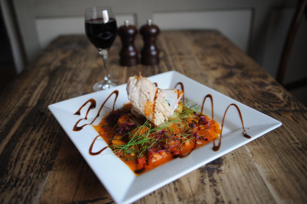 The Bull Hotel Stony Stratford Ngoại thất bức ảnh